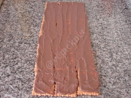 Bisküvili Piramit Pasta