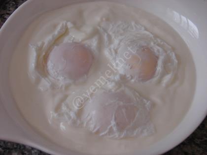 Çılbır (Yoğurtlu Yumurta)