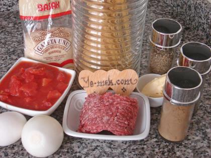 Domates Soslu Köfteli Makarna