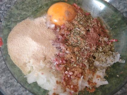 Domates Soslu Köfteli Makarna