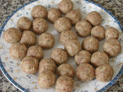 Domates Soslu Köfteli Makarna