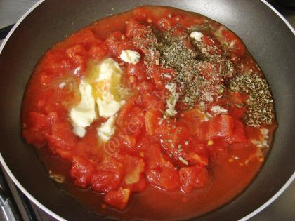 Domates Soslu Köfteli Makarna