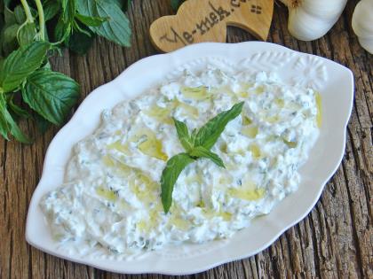 Yogurt And Cucumber Sauce (Tzatziki Sauce) Recipe