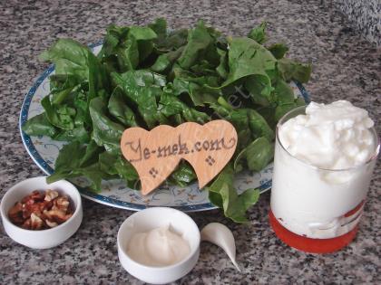 Spinach Salad With Yogurt Sauce Recipe