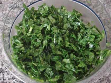 Spinach Salad With Yogurt Sauce Recipe