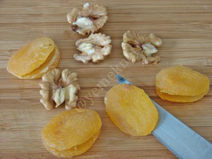 Hurma With Almond Dried Apricots With Walnut Recipe