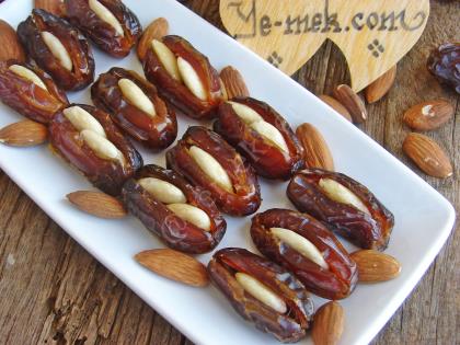 Hurma With Almond Dried Apricots With Walnut Recipe