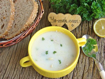 Kremalı Şehriyeli Tavuk Suyu Çorbası