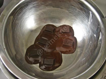 Bademli Çikolatalı Hurma Tatlısı