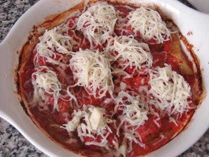 Fırında Domates Soslu Kaşarlı Köfte