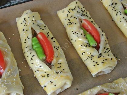 Kıymalı Karnıyarık Böreği