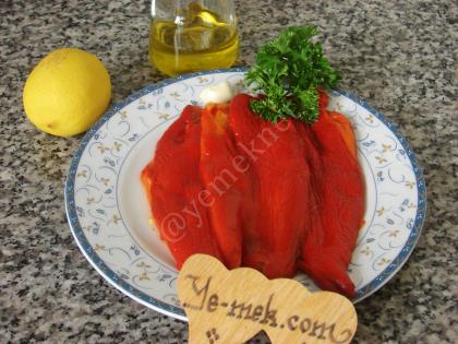 Közlenmiş Kırmızı Biber Mezesi