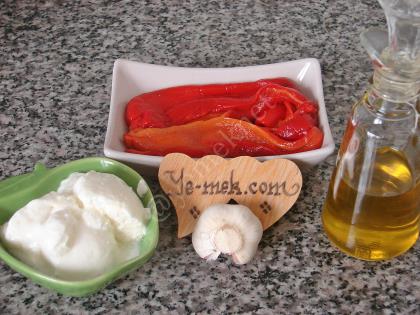 Yoğurtlu Közlenmiş Kırmızı Biber Salatası