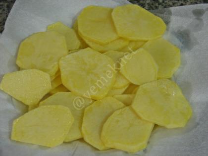 Fırında Kaşarlı Köfte Ve Patates