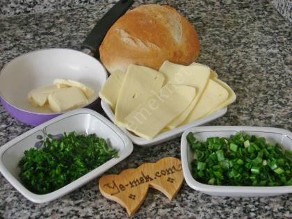 Baked Bread With Cheese And Fresh Onion Recipe