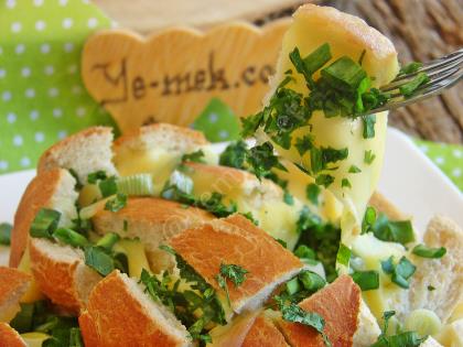 Baked Bread With Cheese And Fresh Onion Recipe