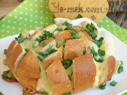 Baked Bread With Cheese And Fresh Onion Recipe