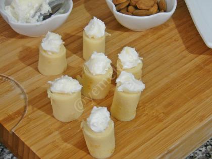 Kaymaklı Bademli Krep Lokması