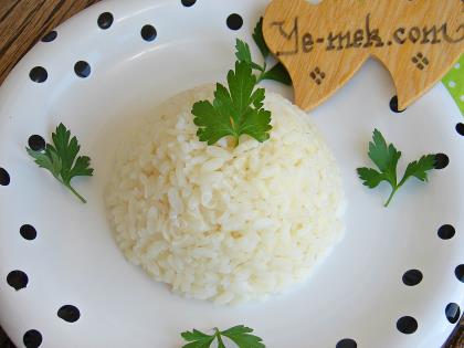 Sade Pirinç Pilavı