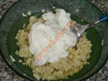 Yoğurtlu Bulgur Salatası