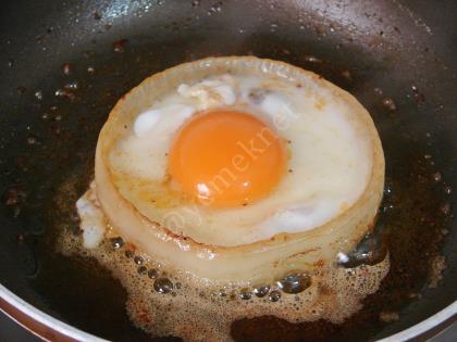 Egg In Onion Ring Recipe