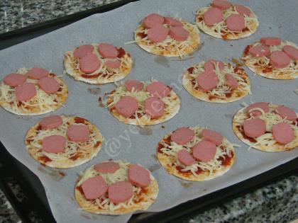 Mini Tortilla Pizzas Recipe