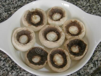 Fırında Peynirli Cevizli Mantar Dolması