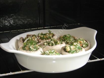 Fırında Peynirli Cevizli Mantar Dolması