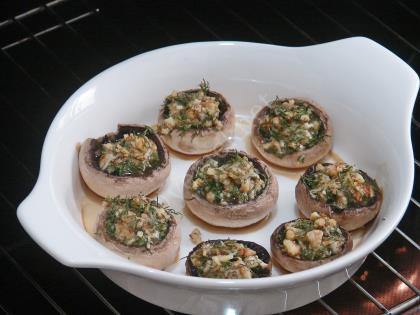 Fırında Peynirli Cevizli Mantar Dolması