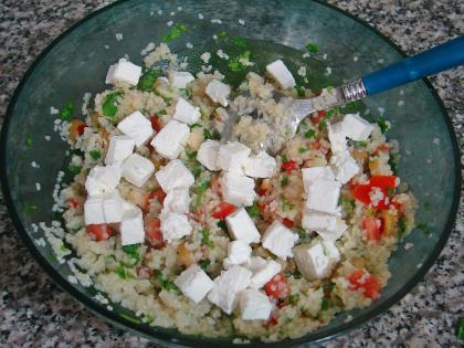 Zeytinli Peynirli Bulgur Salatası