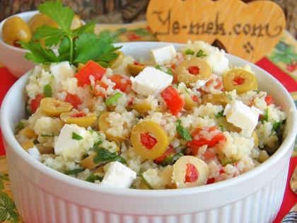 Zeytinli Peynirli Bulgur Salatası