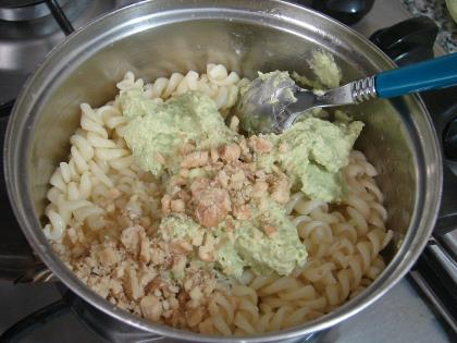 Avokado Soslu Cevizli Makarna