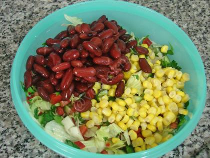 Soya Filizli Mevsim Salatası