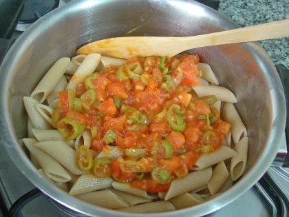 Domates Soslu Kepekli Makarna