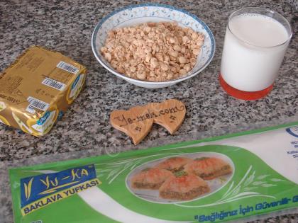 Baklavalık Yufkadan Sütlü Fındıklı Baklava