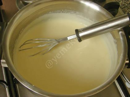 Çilek Soslu Muhallebi