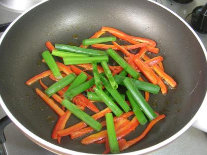 Sauteed Chicken With Fresh Onion Recipe