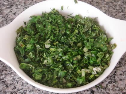 Yeşillikli Közlenmiş Kırmızı Biber Salatası