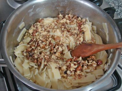 Tereyağlı Cevizli Erişte