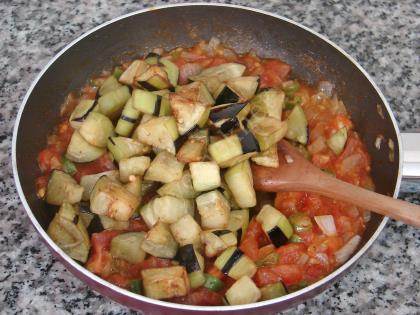 Zeytinyağlı Patlıcanlı Enginar Dolması