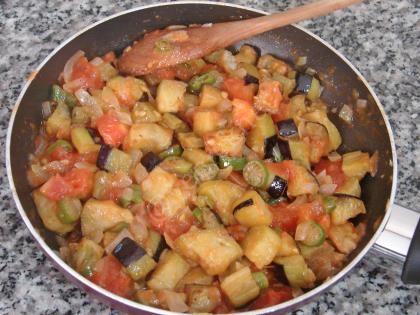 Zeytinyağlı Patlıcanlı Enginar Dolması