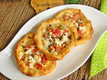 Domatesli Peynirli Ev Pidesi