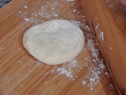 Domatesli Peynirli Ev Pidesi