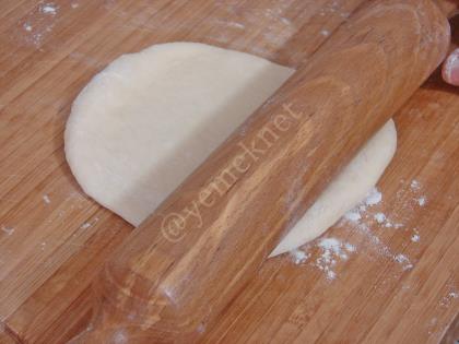 Domatesli Peynirli Ev Pidesi