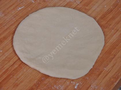 Domatesli Peynirli Ev Pidesi