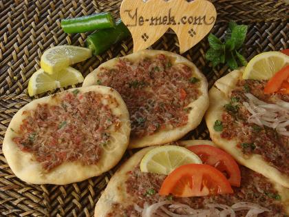 Ev Usulü Kıymalı Lahmacun