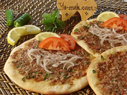 Ev Usulü Kıymalı Lahmacun