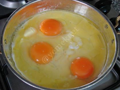 Sahanda Peynirli Yumurta