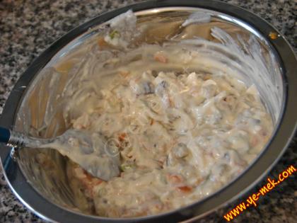 Sebzeli Yoğurtlu Tavuk Salatası