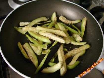 Sebzeli Yoğurtlu Tavuk Salatası